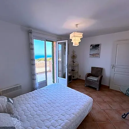 Superb With Sea View And Private Pool 3*