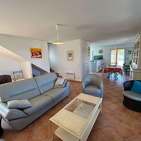 Superb With Sea View And Private Pool מונטיסלו