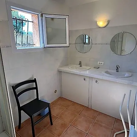 Superb With Sea View And Private Pool 3*